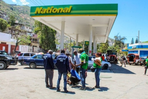 Pas de rareté de carburant : le gouvernement persiste, le MCI inspecte les stations et met en garde