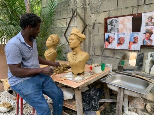 Quand Lobenson Civilma sculpte des visages de femme pour donner vie à l’histoire haïtienne