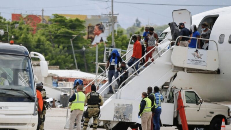 Expulsions massives sous Biden : des chiffres inégalés malgré des programmes humanitaires