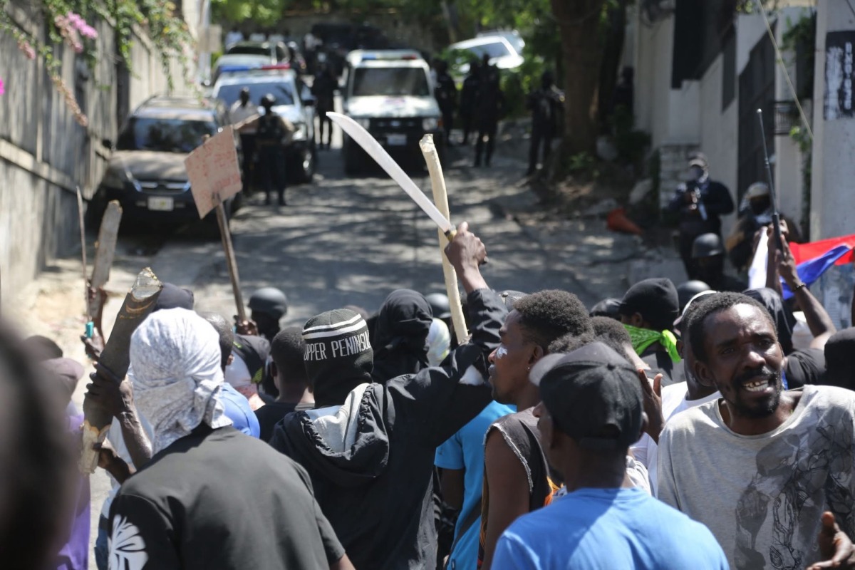 La PNH réprime violemment une manifestation contre les gangs et le pouvoir