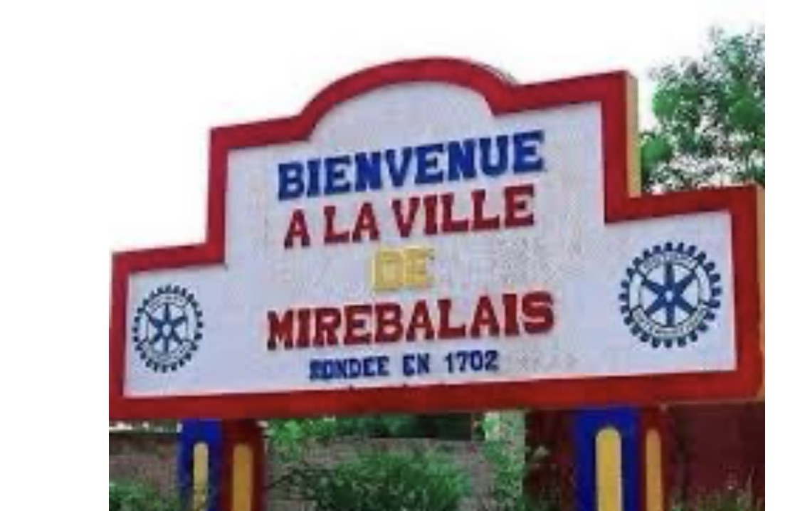 Mirebalais sous l’emprise des gangs : le commissariat réduit en cendres, l’État impuissant
