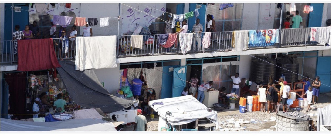 Déplacés internes en Haïti : des vies brisées, des promesses oubliées, et un plat chaud comme seule réponse d’État