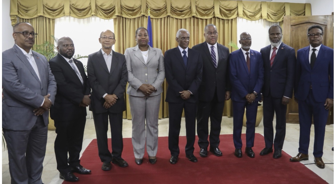 Un an pour le CPT : le règne des incapables, la république des gangs