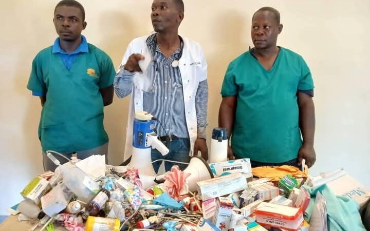 Trois faux médecins arrêtés à Jérémie : une vaste escroquerie sanitaire découverte dans la Grand’Anse