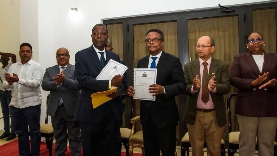 21 ans pour être député, droit de propriété accordé aux étrangers, diaspora intégrée, exécutif renforcé…, zoom sur l’avant-projet de Constitution 