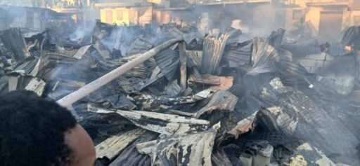 Après l’incendie du marché Dumornay, des centaines de marchands plongés dans la détresse appellent l’État à l’aide 