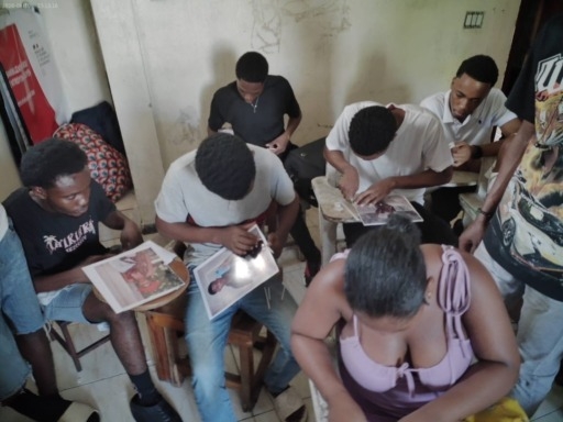 La sérigraphie comme passerelle vers un avenir meilleur pour les jeunes déplacés du camp de Cité ONA