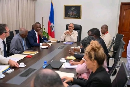 Le gouvernement présente une stratégie de sécurité et de réinsertion