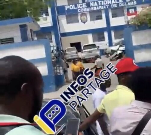 Tensions à Delmas 33 : des policiers manifestent pour exiger la libération de leurs frères d’armes interpellés